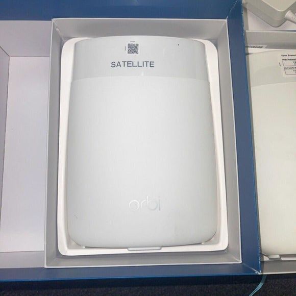 Netgear Orbi AC3000 Tri-Band Wireless Router White, 7500 sqf - Picture 3 of 11